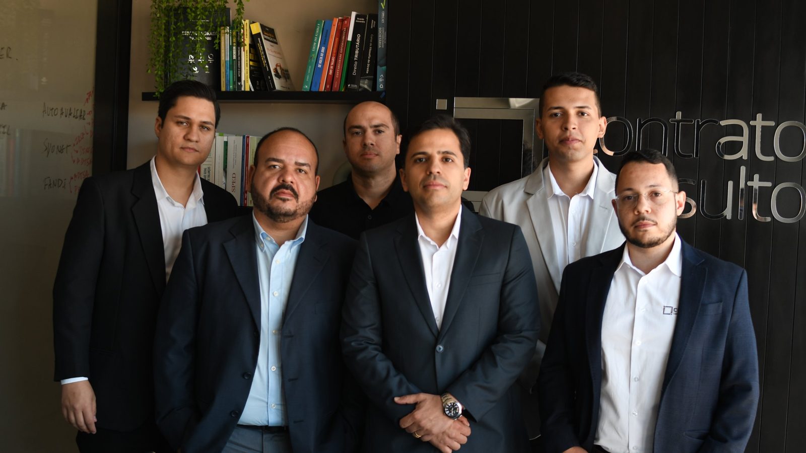 Sócios e gestores da Contrato Consultoria no escritório
